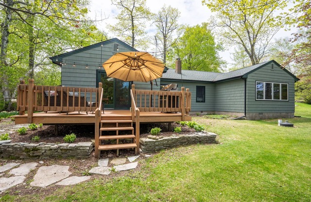 Fall Lakefront Retreat Dogs Fire Pit Views