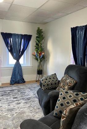 Fall River Complete 2 Bedroom Near Downtown