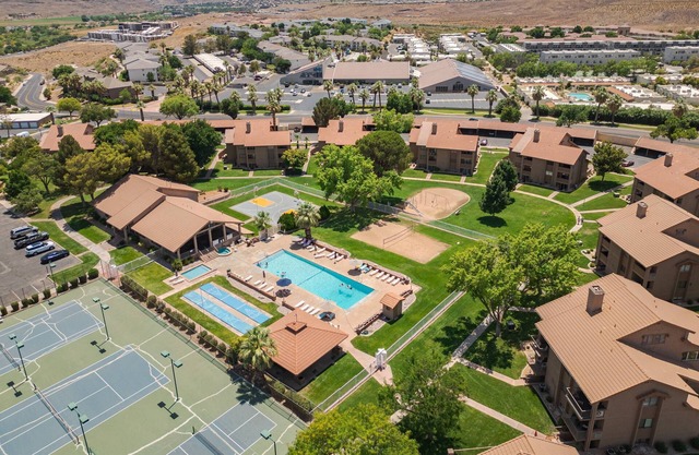 Modern Sports Village Condo: Pool, Tennis, Patio, Fitness Center, Close to Zion & Snow Canyon Parks