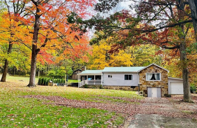 Ohiopyle Oasis~2 miles to Ohiopyle ~Hot tub