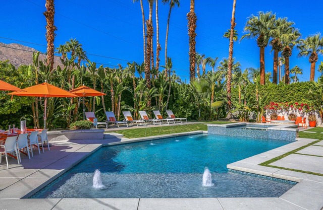 Stunning Retreat in Warm Sands! Walk to Downtown Palm Springs!