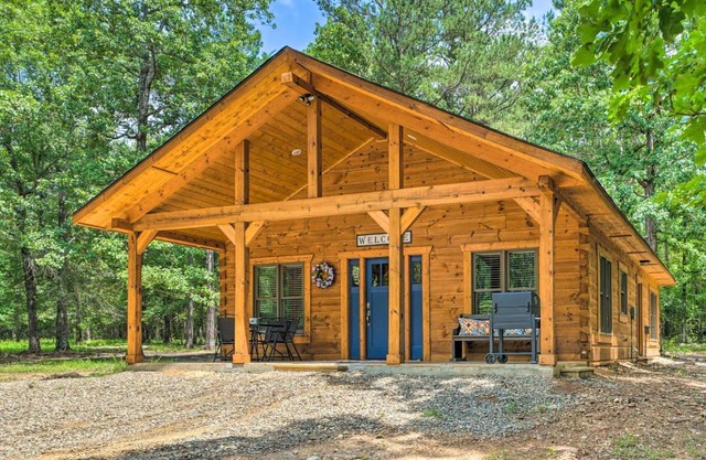Falling Star Eagletown Cabin with Hot Tub Pets OK