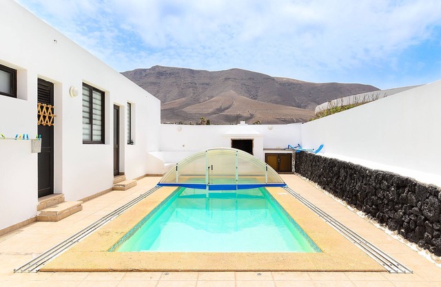 Famara Beach Apartment on the Shore with Pool, Terrace, Gorgeous Ocean/Mountain Views & Wi-Fi; Parking Available