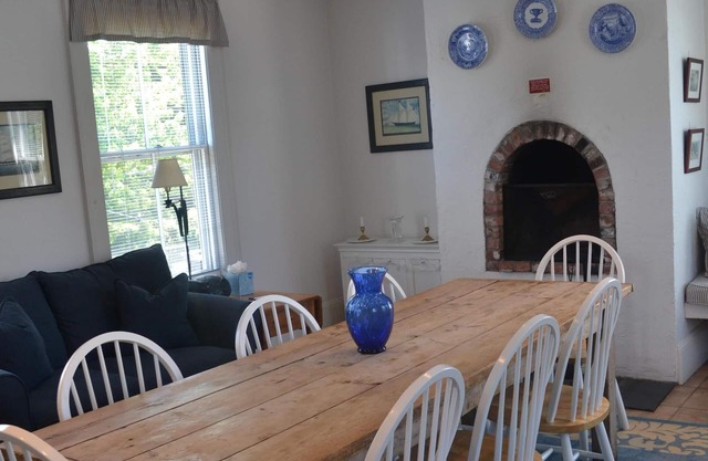 Fame- Downtown Nantucket - 2 Bedroom, 2. 5 Bath apartment
