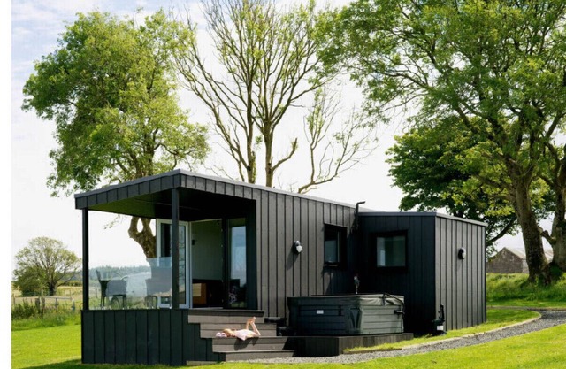 Family Friendly Glamping Cabin 2 bedroom & Hot Tub