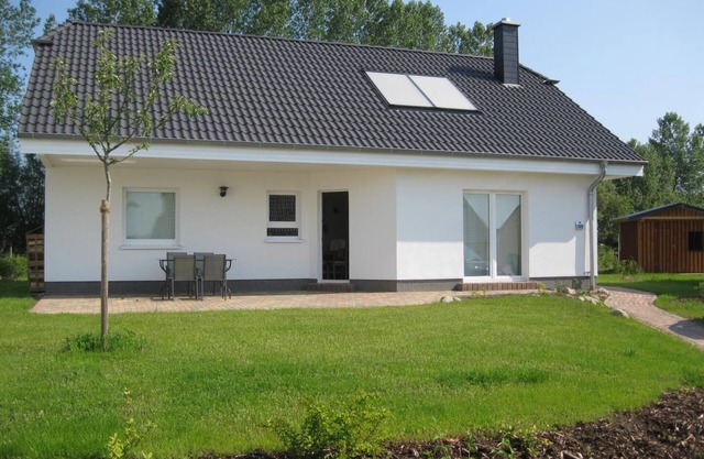 Familienfreundliches Ferienhaus im Ostseebad Nienhagen - Urlaub in Ruhiger Umgebung mit Platz für 6 Personen + Baby , Sauna und Kaminofen
