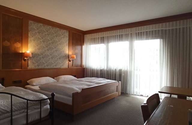 Familienzimmer Classic, Retro mit Balkon, 1 Doppelbett+1 Einzelbett
