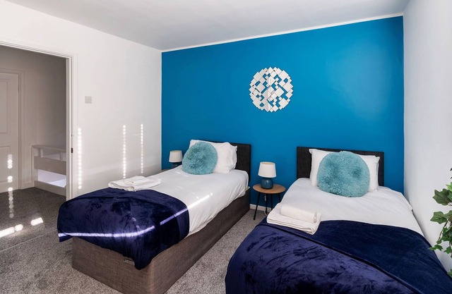 Families*Contractors*Comfortable King Bed*Parking