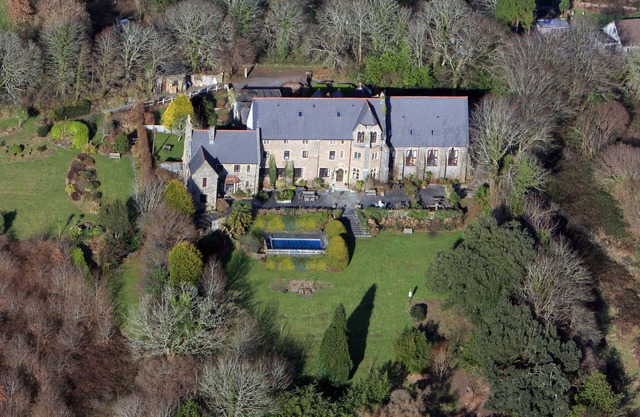 Peregrine Hall cottage