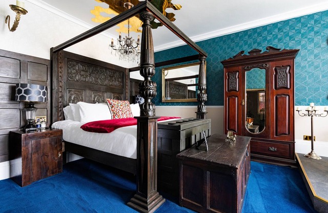 Famille-Appartement-Salle de bain privée séparée-Vue sur la cour-The De Vere ...
