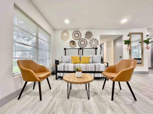 Family 3br Orlando Retreat Kitchen & Wi-fi