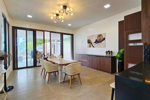 Family 6 Bedroom House