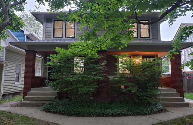 FAMILY AND 2 FAMILY HIDEOUT/ 2Units in one with locking doors-MEET US IN INDY!!!