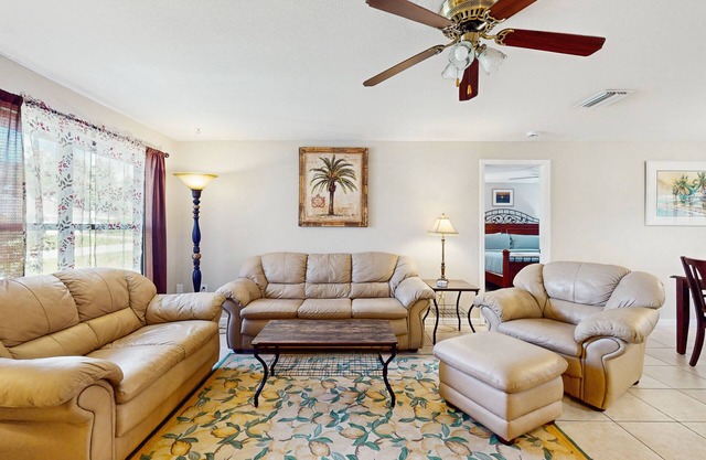 Family and dog friendly pool home, close to beaches, harbor and river, W/D, AC