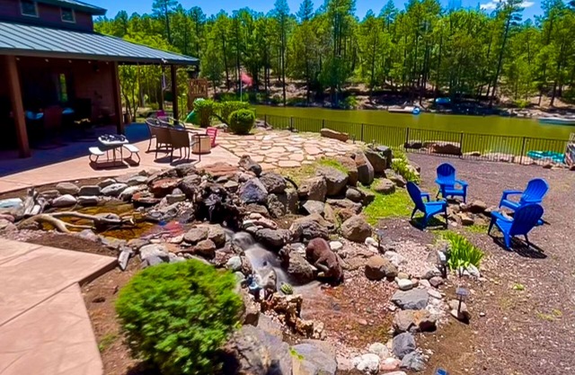 Family and dog-friendly lakefront cabin with large yard, hot tub, bbq