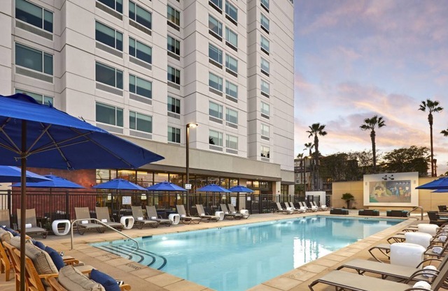 Family and Friends Getaway! 4 Wonderful Units, Pool, Water Park, Putting Green!