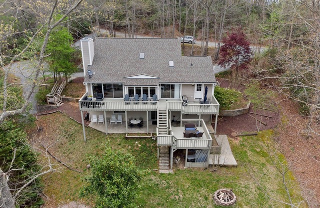 Family and Pet Friendly Mountain Home with a view. No Hurricane Damage