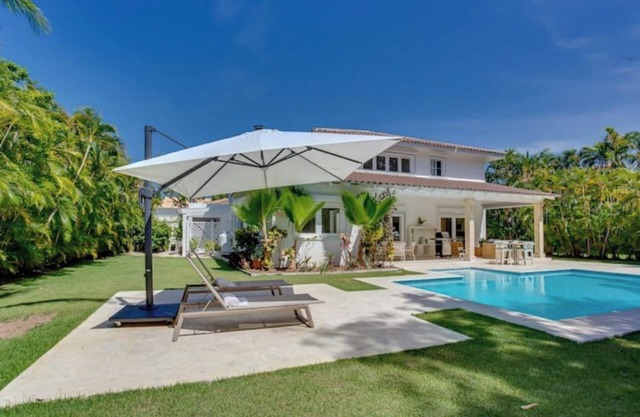 Family and Renovated Villa in Punta Cana Near Beach - Maid and cooking included