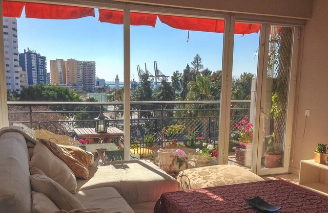 Appartement familial proche du centre et de la plage avec terrasse ensoleillée, parking, wifi.
