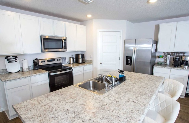#Family Approved Modern 4BR Gem in Pensacola!