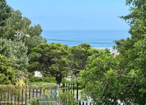 Family Beach Home 15-minute walk down to Camps Bay Beach-NEW LISTING!