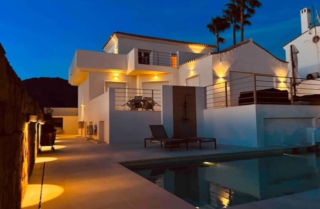 Villa familiale de plage - Piscine privée (chauffée) - 8 pers - Estepona