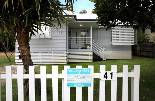 Maison familiale au bord de la mer au lac Currimundi