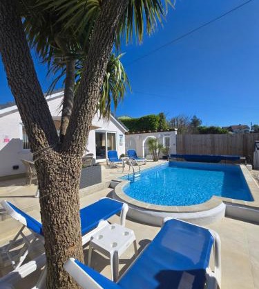 Family Bungalow with Private Pool