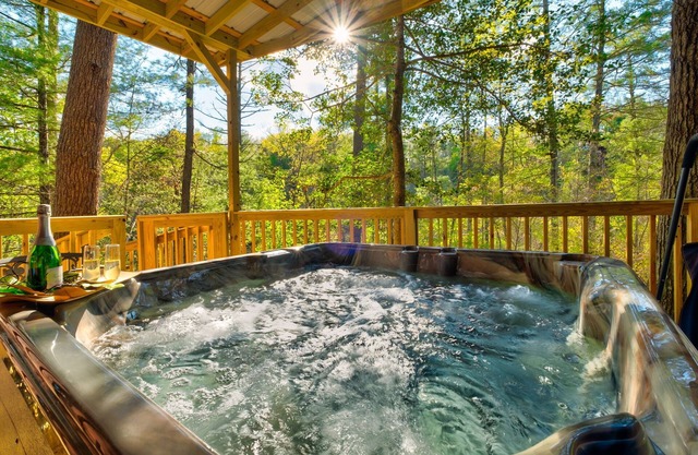 Family Cabin! 5% Mltry Dscnt🍿Theater🍿XBox-Game Room-Hot Tub-PELOTON-Dollywood