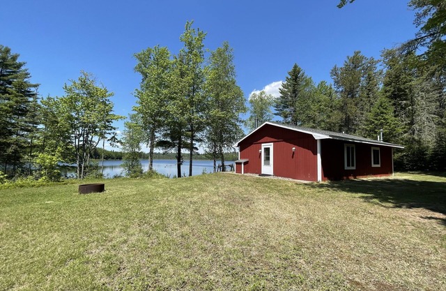 CABINE LAKESIDE FAMILIALE LAC PRIVÉ ET PÊCHE ACERAGE PÊCHE CHASSE ET NATURE