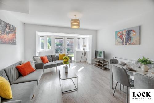 Family & Contractor Friendly 3 bed house Sleeps 6 in Maidenhead