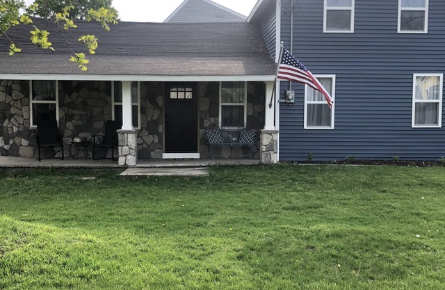 Family cottage in the village of PTW, walking distance to downtown and the beach