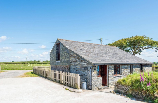 Family cottage near the sea - Pet Friendly sleeps 6 - 5 mins from Port Isaac