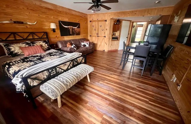New Lodge Suite w/ Full Kitchen, Arcade, Bunk Bed