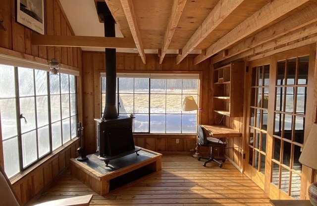 Family/dog-friendly cabin, heart of Paradise Valley, 30 min north of Yellowstone