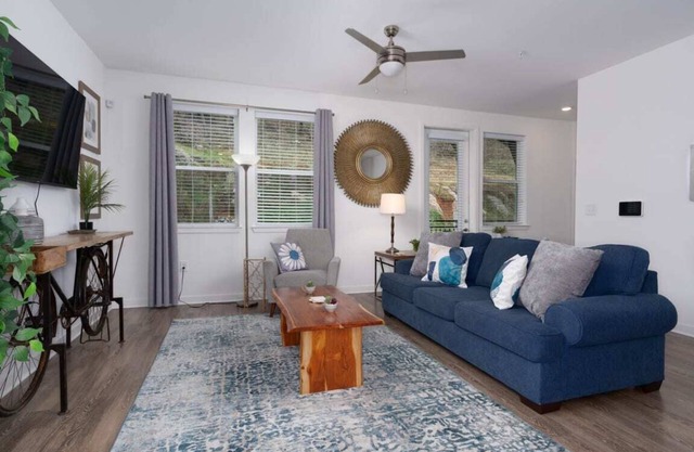 Oak Mountain Getaway: Private Garage & Comfort