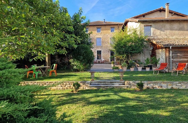 Family estate with swimming pool in the heart of the Mont d'Or mountains