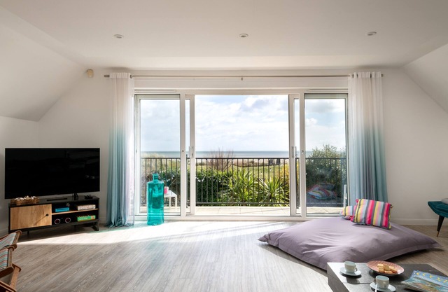 Maison de plage familiale récemment rénovée avec bain à remous! Vues exceptionnelles sur la mer