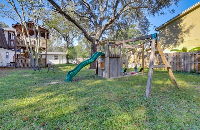 Family-Friendly Duplex 6 Mi to Fort Walton Beach!