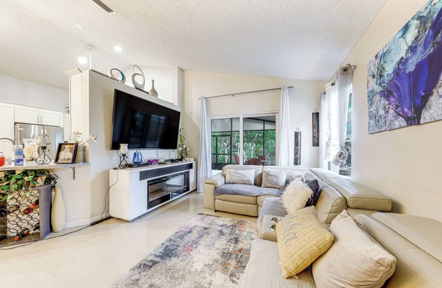 Family-Friendly North Lauderdale Home w/ Grill!