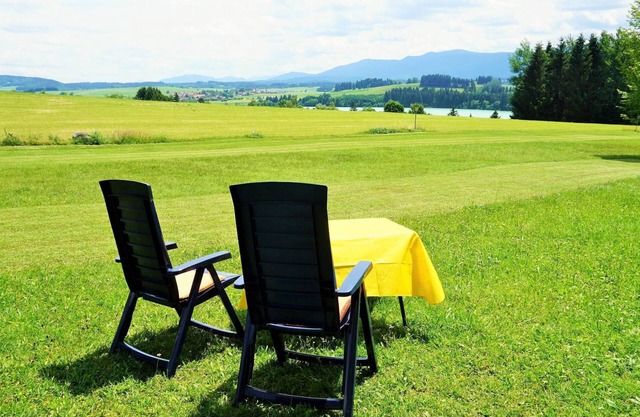"Family-friendly vacation apartment near the idyllic Lechsee lake with lots of activities.