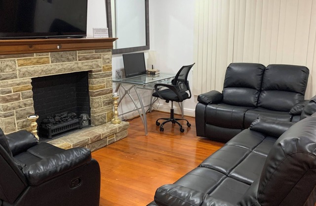 family-friendly 2-bedroom entire home in Baltimore with WiFi, AC, Pool, Poker