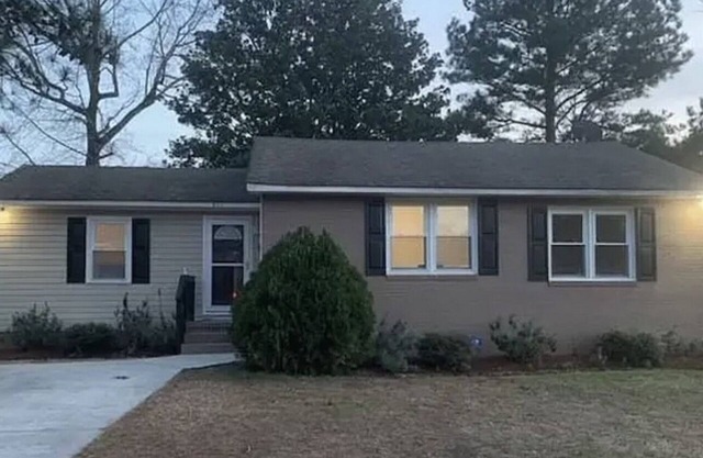 Family friendly! 3 bd/2 ba, full house, sleeps 8