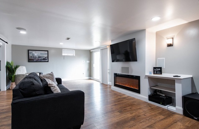 Family Friendly 3 bed 2 bath close to many Louisville Landmarks