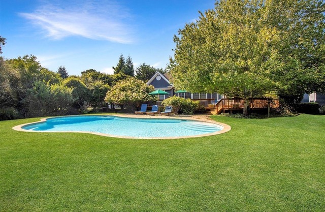 Family friendly 4 BR Greenport retreat w/ Pool and Private Beach