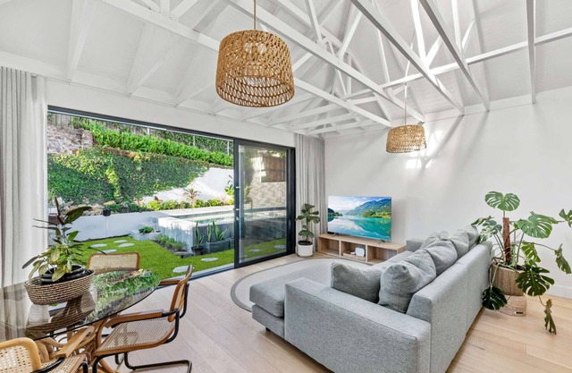 Family-friendly 4BR Resort-inspired urban oasis with pool