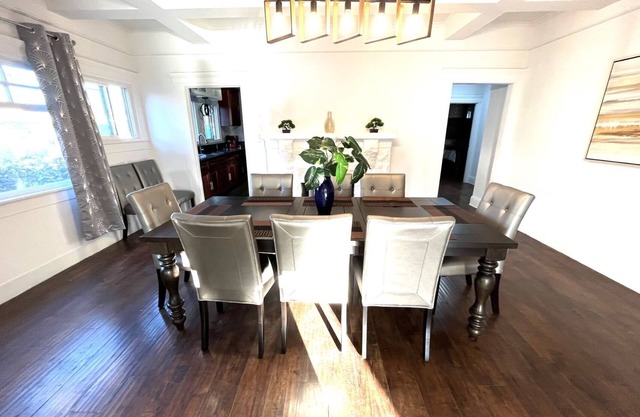 Family Friendly 6B3B House (Super Good Location)