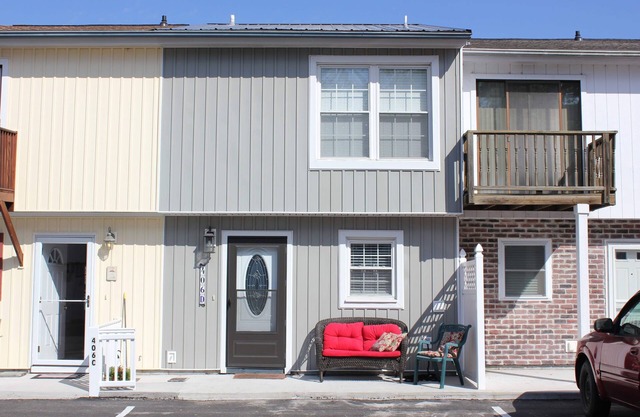 Family-friendly Beach Townhome just 1 block from the ocean!