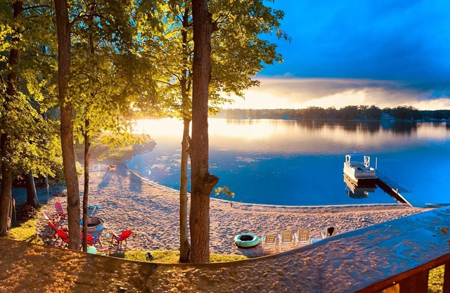 Family Friendly Beachfront Lakehouse