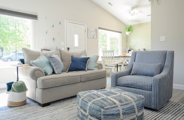 Family Friendly Beach Bungalow 2 blocks to beach, minutes from Hampton U & LAFB